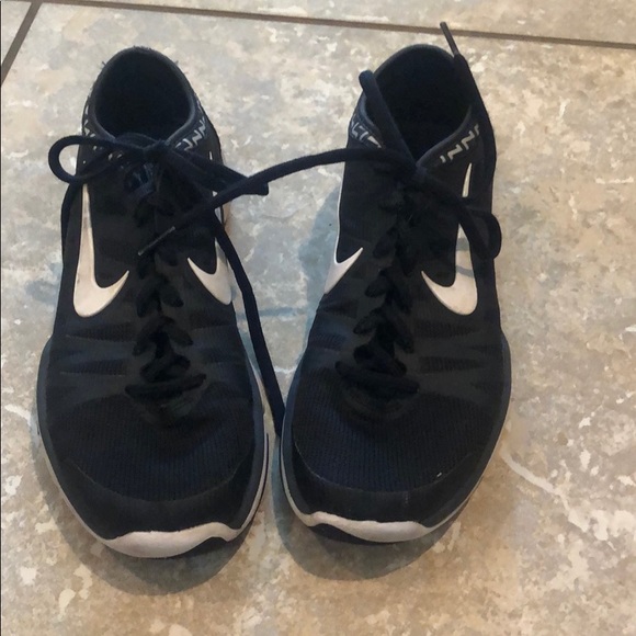 Nike Shoes - Nike tennis shoes